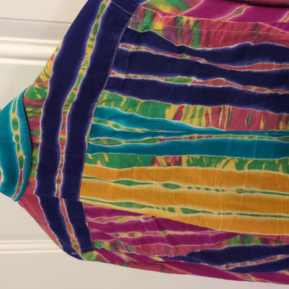 Access Your Fashionista with the Vibrant EUC Lauren Ralph Lauren Vintage Top - Picture 9 of 10